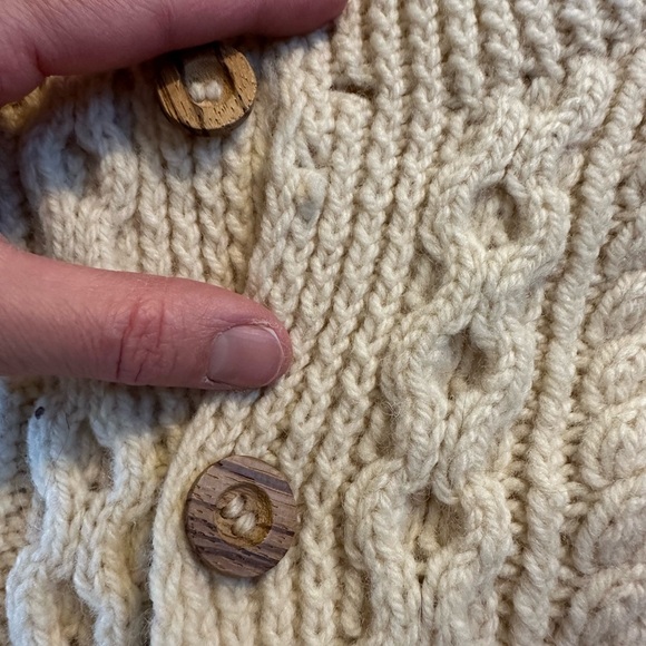 Wool Cream Cable Knit Cardigan with wood buttons - Picture 7 of 7